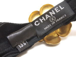 シャネル/シャネルのバッグ、シャネルの財布/シャネル/カメリア付き サテンカチューシャ