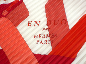 エルメス/プリーツスカーフ 【EN DUO（リボン柄）】/ピンク×赤×白