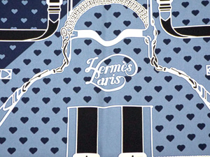 【値下げしました！】HERMES エルメス スカーフ カレ70 Grand Manege Bandana Love グランマネージュ バンダナラブ 大調教術 ファッションアイテム シルク    グレー イエロー レディース 定番 美品【品】