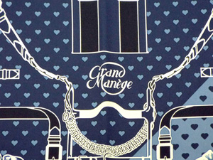【値下げしました！】HERMES エルメス スカーフ カレ70 Grand Manege Bandana Love グランマネージュ バンダナラブ 大調教術 ファッションアイテム シルク    グレー イエロー レディース 定番 美品【品】